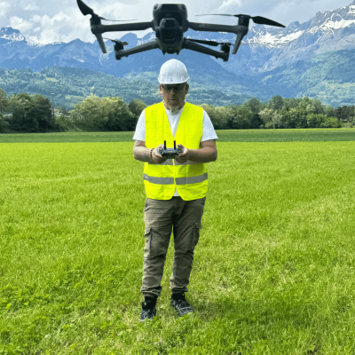 Samuel GRENON avec son drone DJI Air 3S